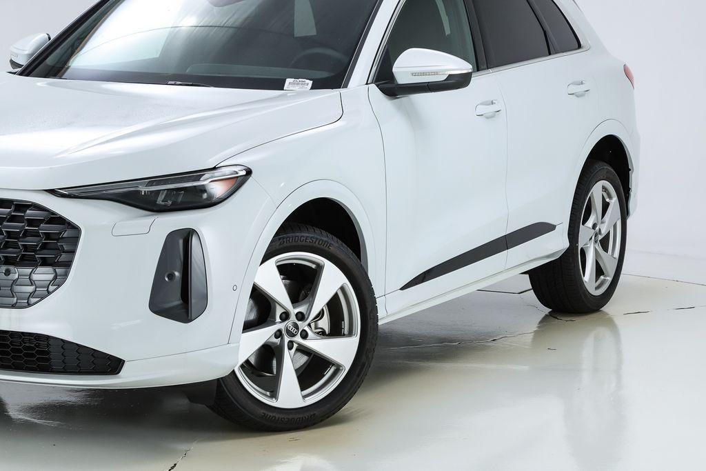 new 2025 Audi Q5 car, priced at $61,300