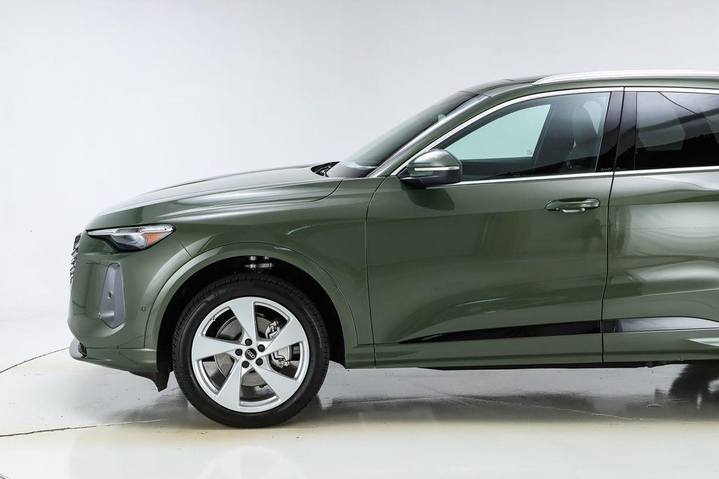 new 2025 Audi Q5 car, priced at $61,300