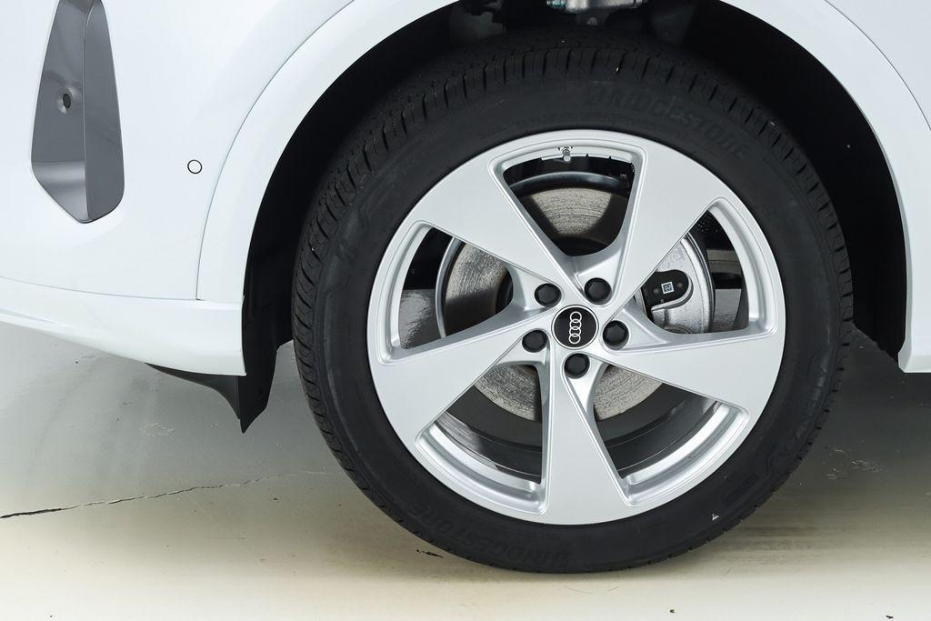 new 2025 Audi Q5 car, priced at $61,300