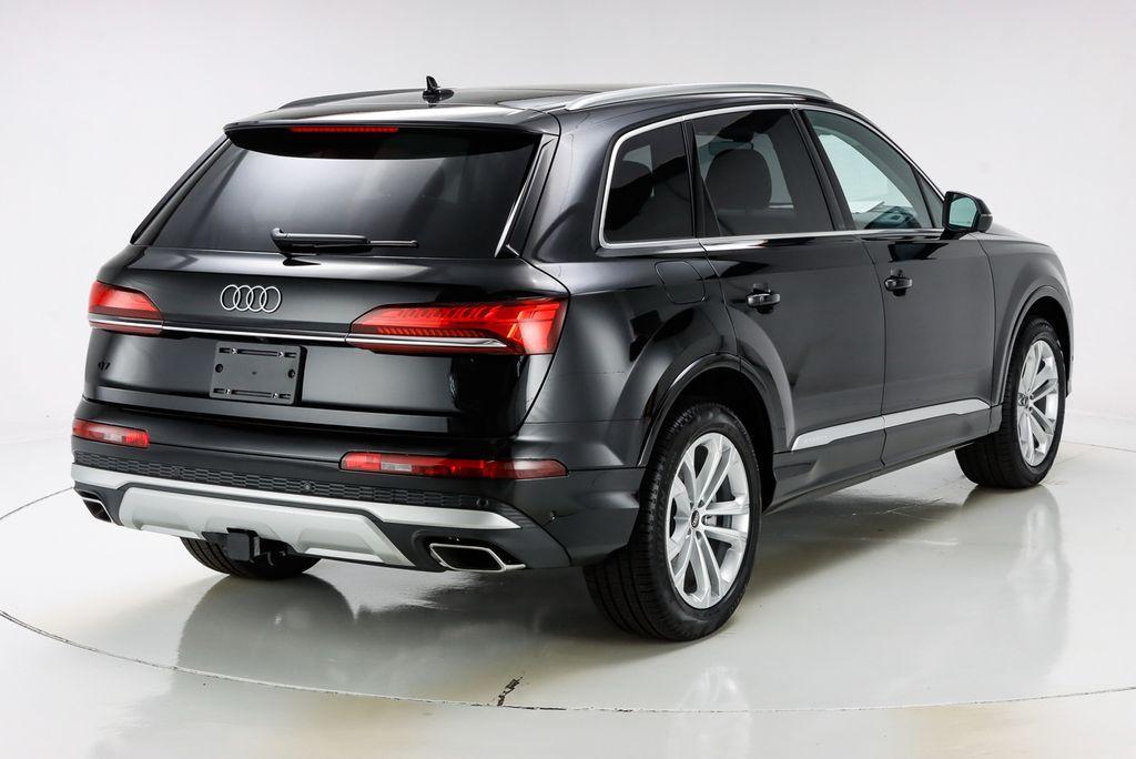 new 2025 Audi Q7 car, priced at $75,655