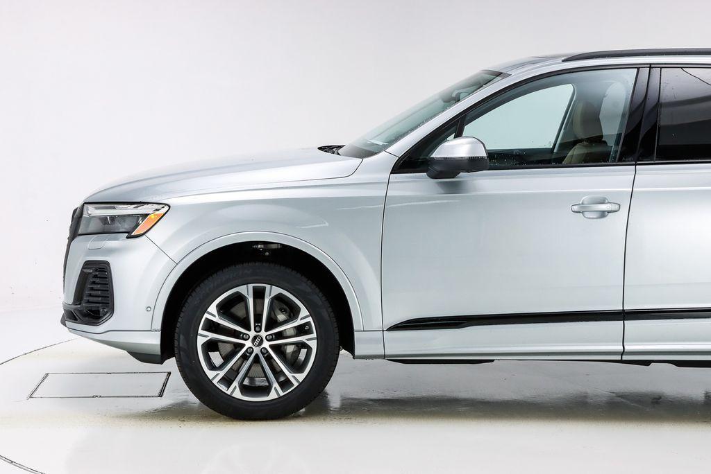 new 2025 Audi Q7 car, priced at $71,305