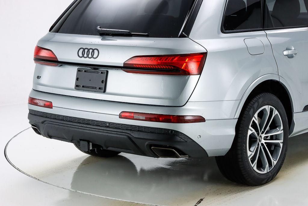 new 2025 Audi Q7 car, priced at $71,305