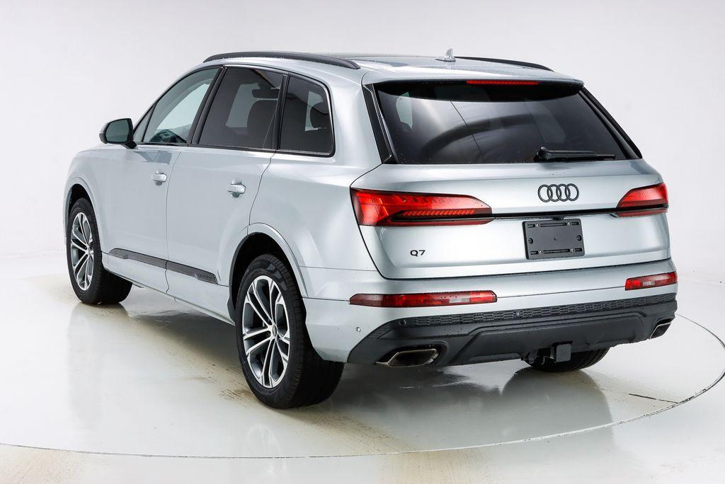 new 2025 Audi Q7 car, priced at $71,305