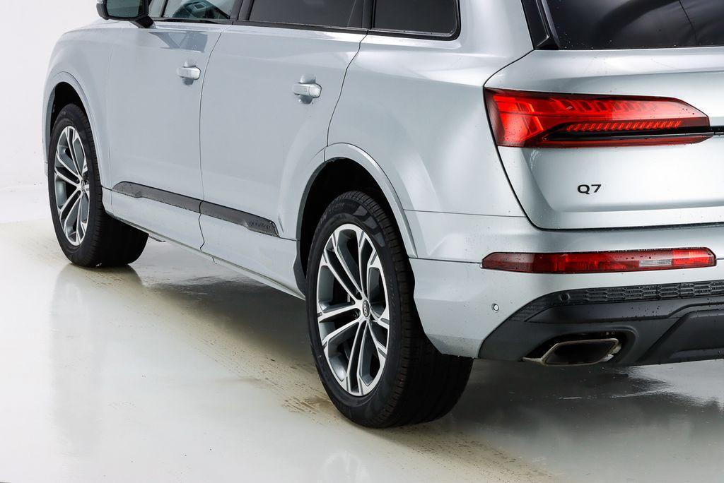 new 2025 Audi Q7 car, priced at $71,305