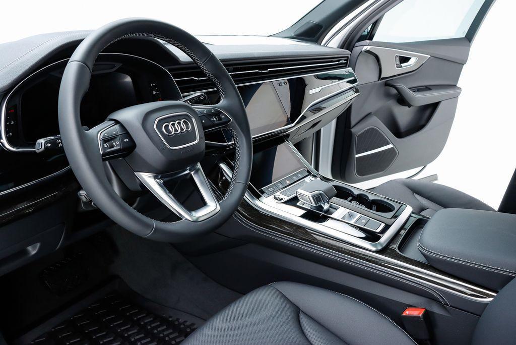 new 2025 Audi Q7 car, priced at $75,555