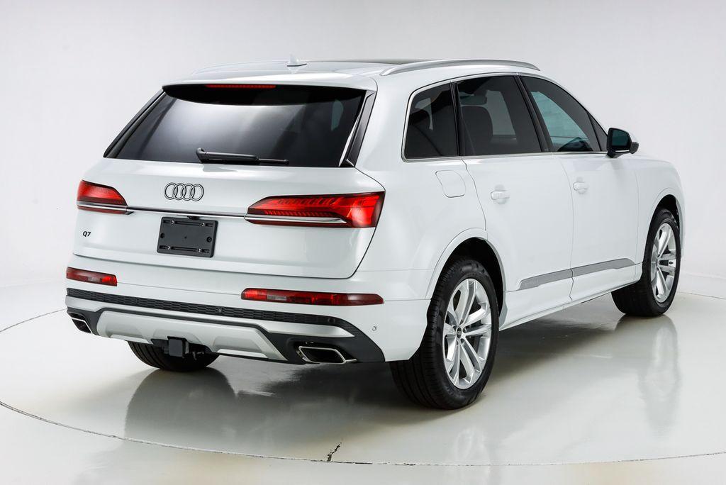 new 2025 Audi Q7 car, priced at $75,555