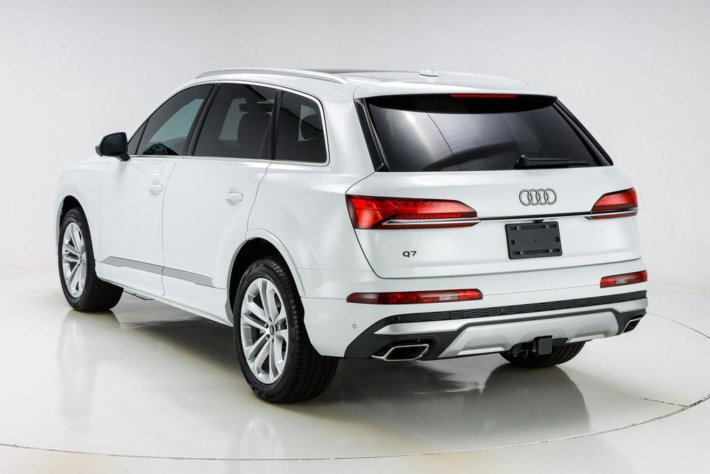 new 2025 Audi Q7 car, priced at $75,555