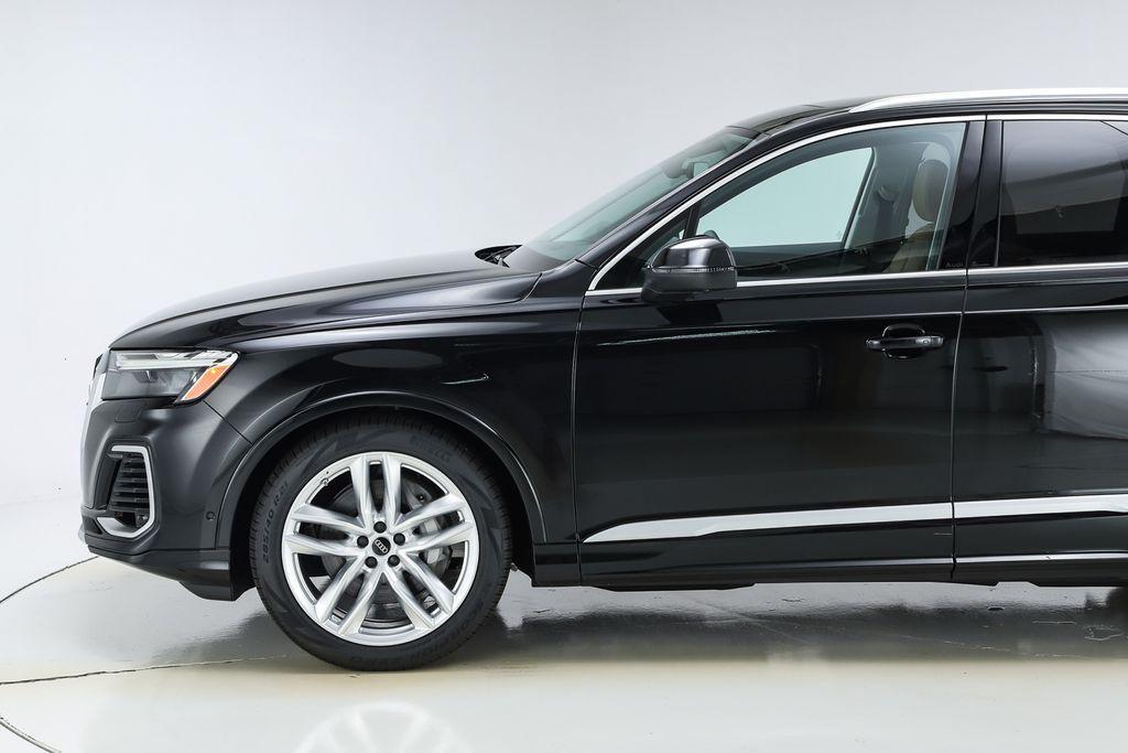 new 2025 Audi Q7 car, priced at $77,080