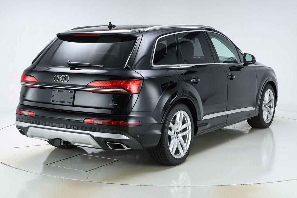 new 2025 Audi Q7 car, priced at $77,080