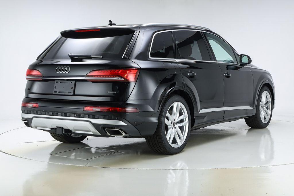new 2025 Audi Q7 car, priced at $77,080