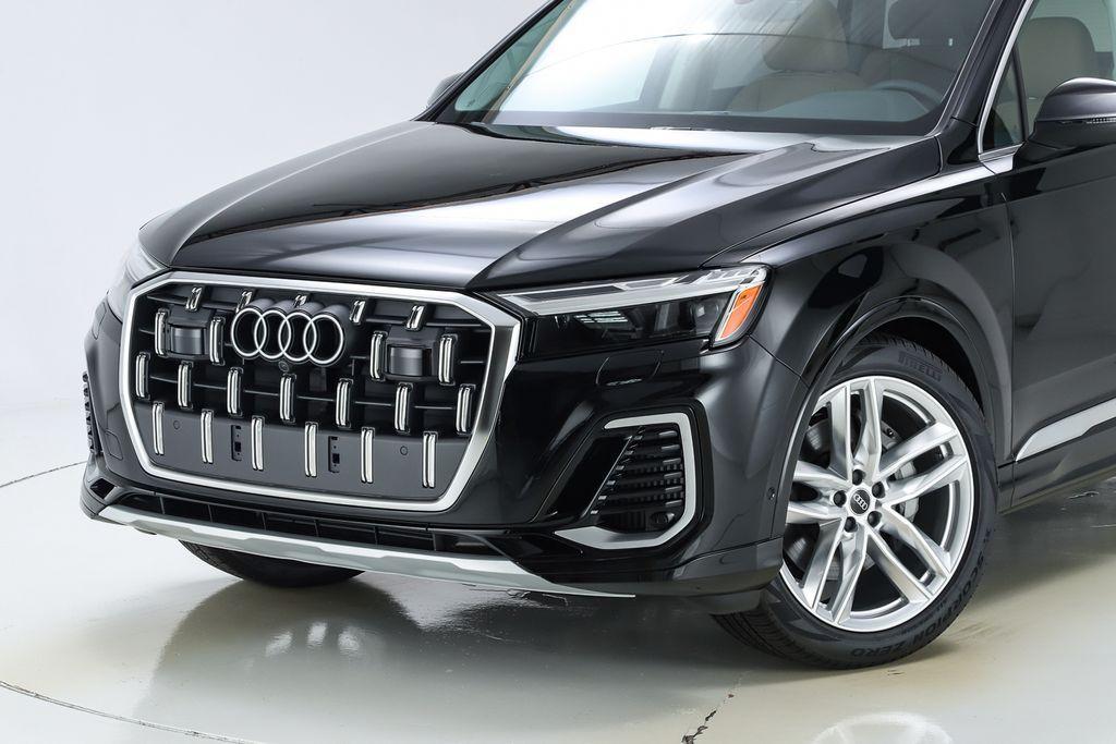 new 2025 Audi Q7 car, priced at $77,080