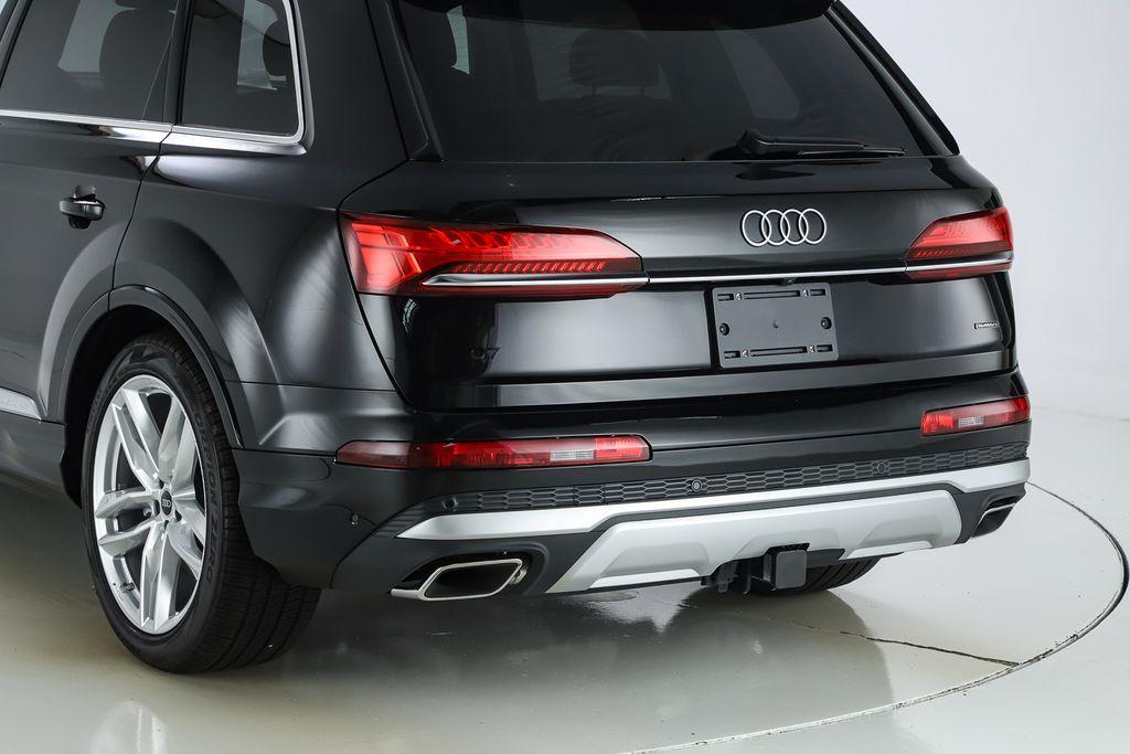 new 2025 Audi Q7 car, priced at $77,080