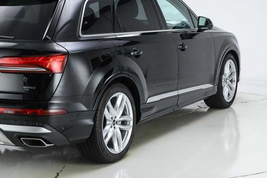 new 2025 Audi Q7 car, priced at $77,080