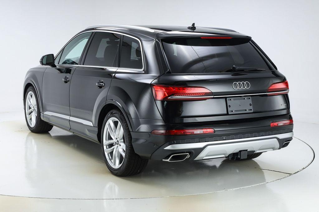 new 2025 Audi Q7 car, priced at $77,080