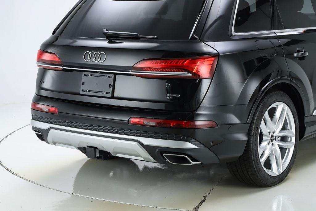 new 2025 Audi Q7 car, priced at $77,080