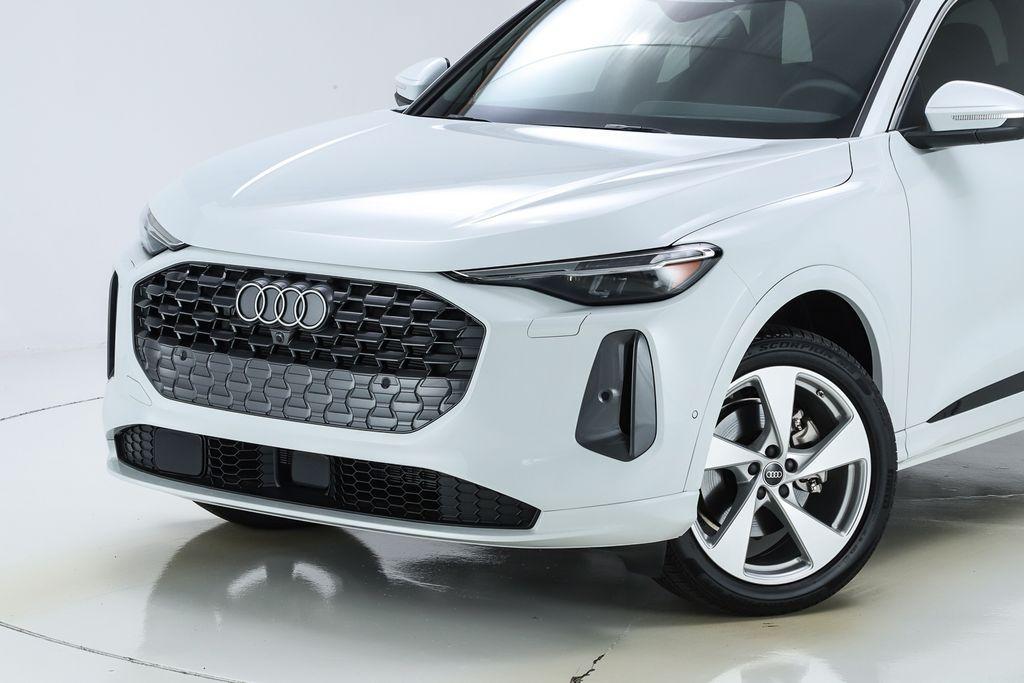 new 2025 Audi Q5 car, priced at $61,300