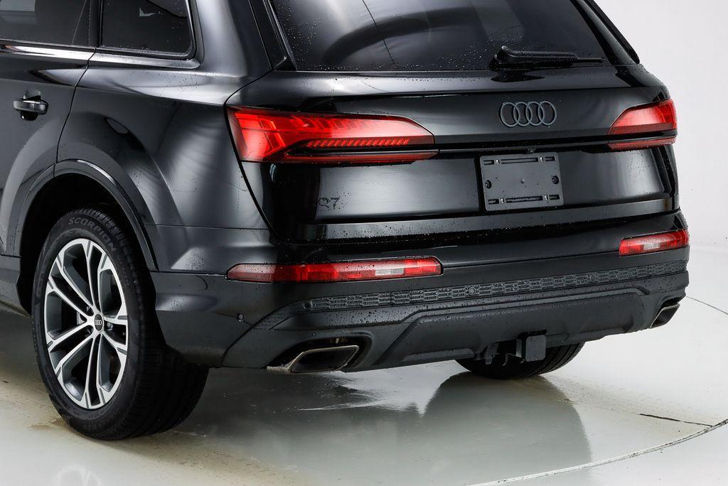 new 2025 Audi Q7 car, priced at $71,455