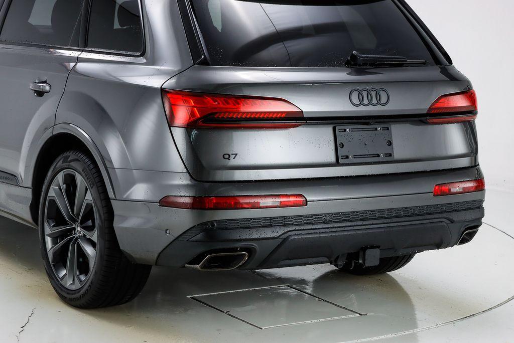 new 2025 Audi Q7 car, priced at $84,455