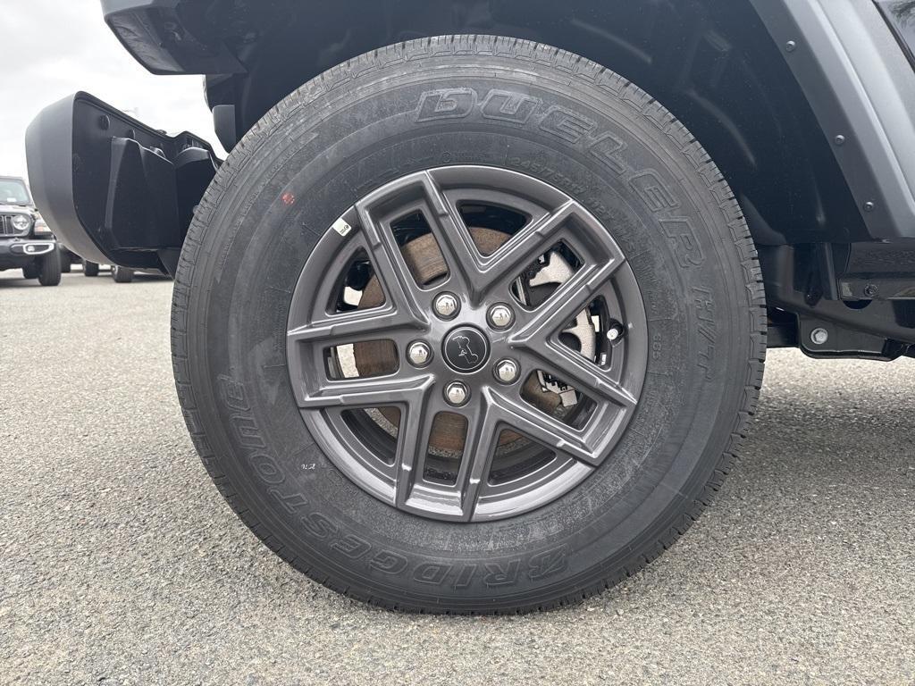 new 2025 Jeep Gladiator car, priced at $36,651