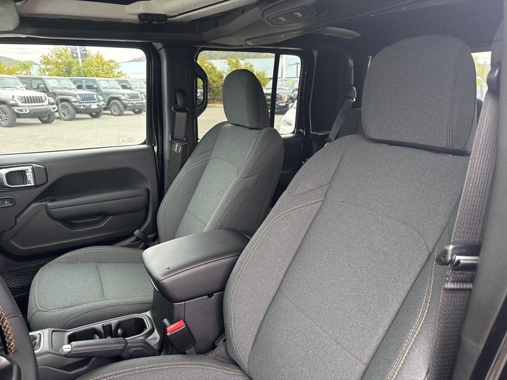 new 2025 Jeep Gladiator car, priced at $36,651