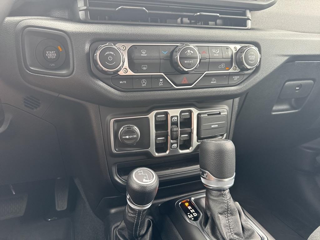 new 2025 Jeep Gladiator car, priced at $36,651