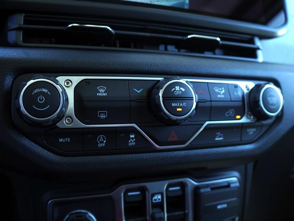 new 2025 Jeep Wrangler car, priced at $36,238