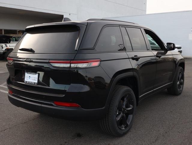 new 2025 Jeep Grand Cherokee car, priced at $40,175