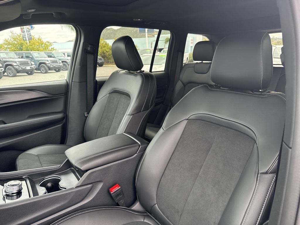 new 2025 Jeep Grand Cherokee car, priced at $36,949