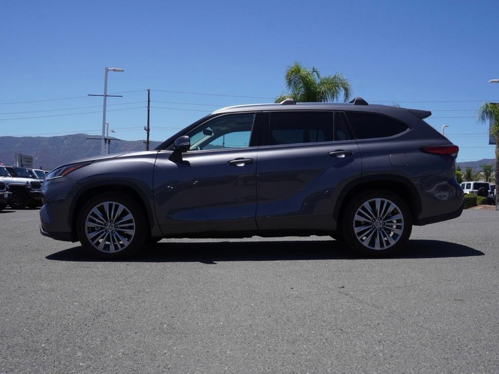 used 2022 Toyota Highlander Hybrid car, priced at $39,230
