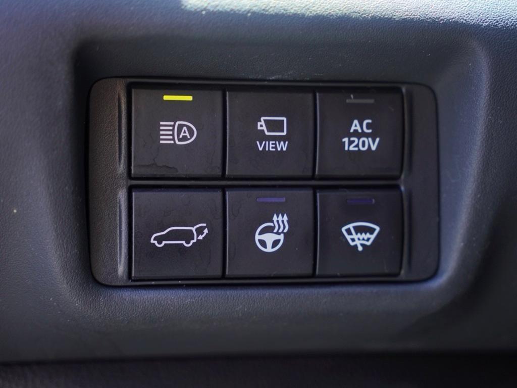 used 2022 Toyota Highlander Hybrid car, priced at $39,230