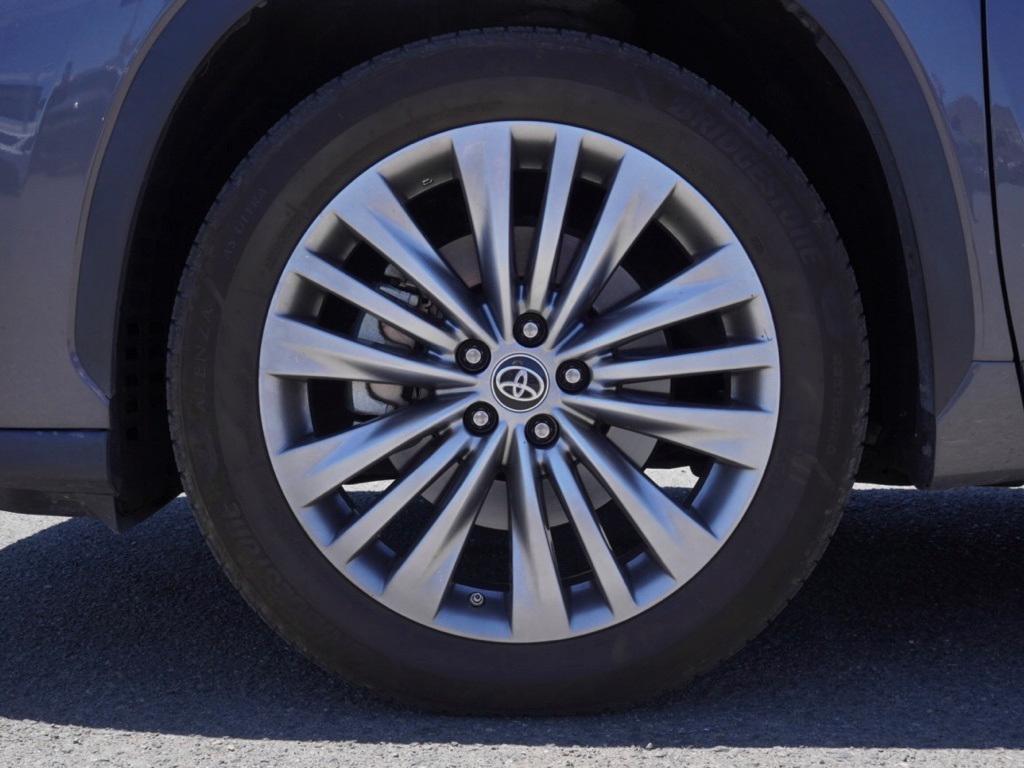 used 2022 Toyota Highlander Hybrid car, priced at $39,230