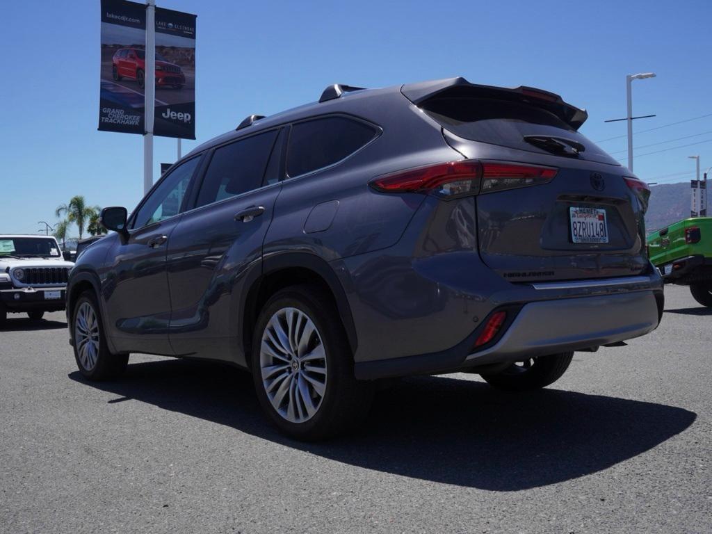 used 2022 Toyota Highlander Hybrid car, priced at $39,230