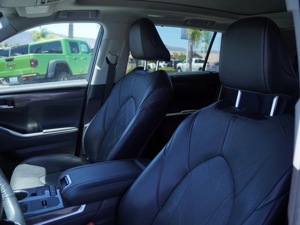 used 2022 Toyota Highlander Hybrid car, priced at $39,230