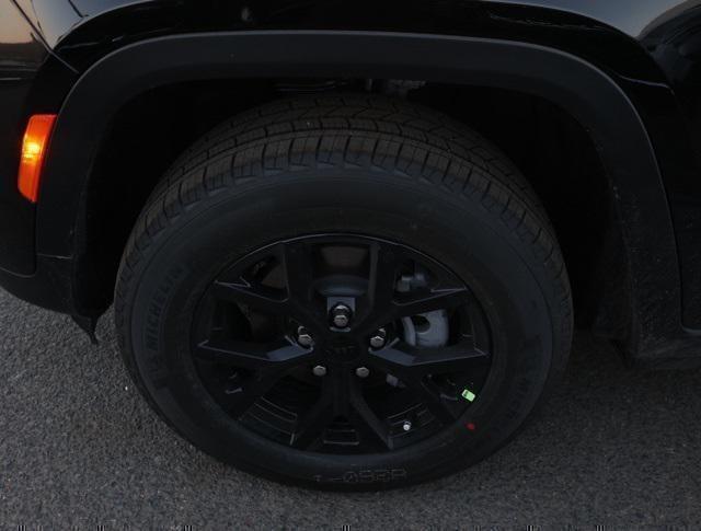 new 2025 Jeep Grand Cherokee car, priced at $37,320