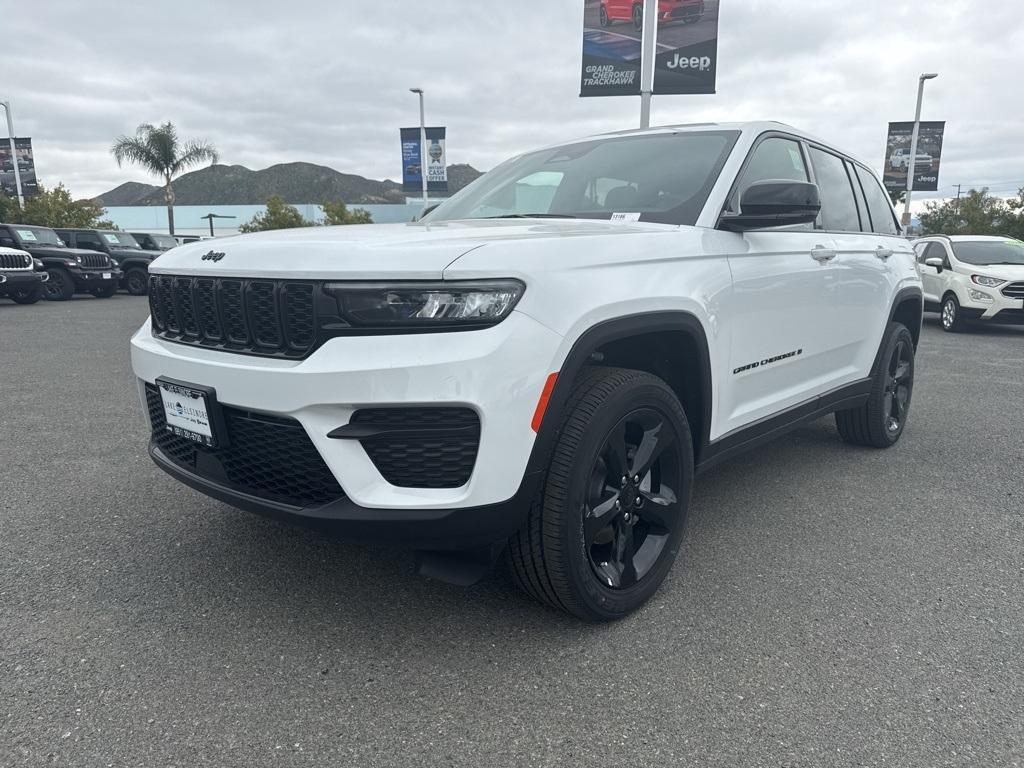 new 2025 Jeep Grand Cherokee car, priced at $36,949