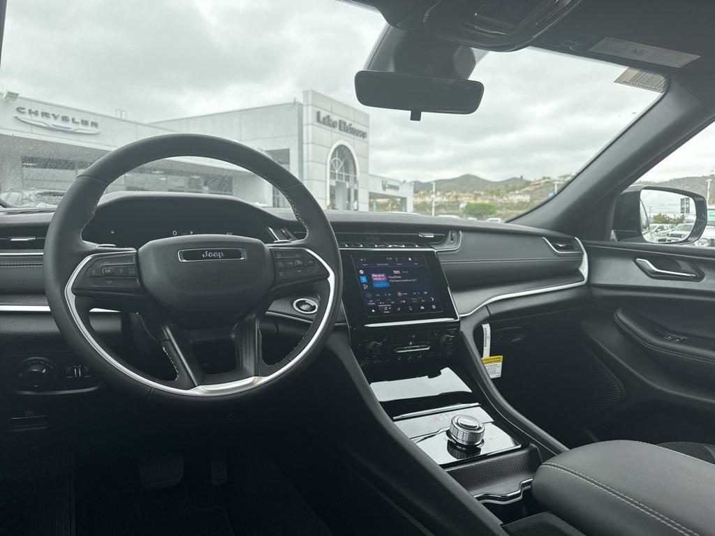 new 2025 Jeep Grand Cherokee car, priced at $36,949