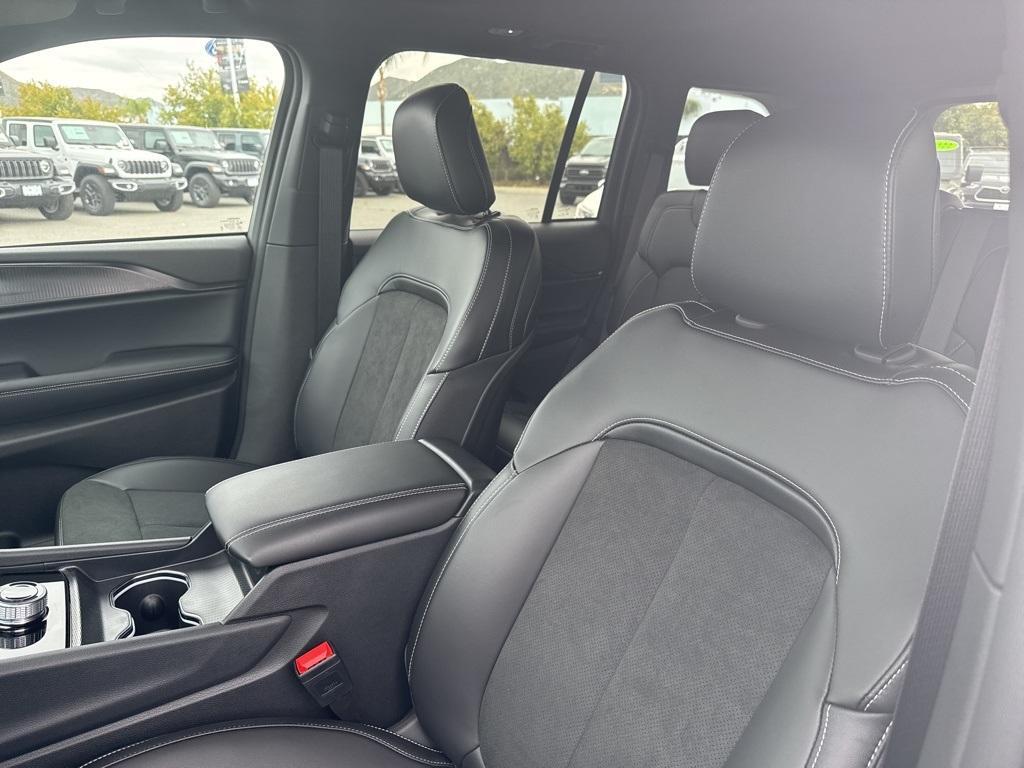 new 2025 Jeep Grand Cherokee car, priced at $36,949