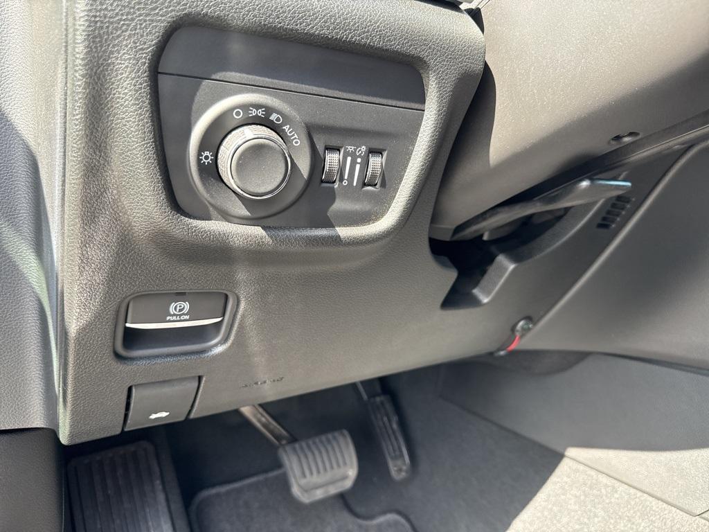 new 2025 Jeep Grand Cherokee L car, priced at $35,300