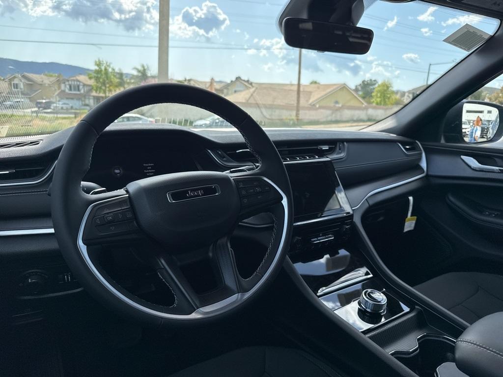 new 2025 Jeep Grand Cherokee L car, priced at $35,300
