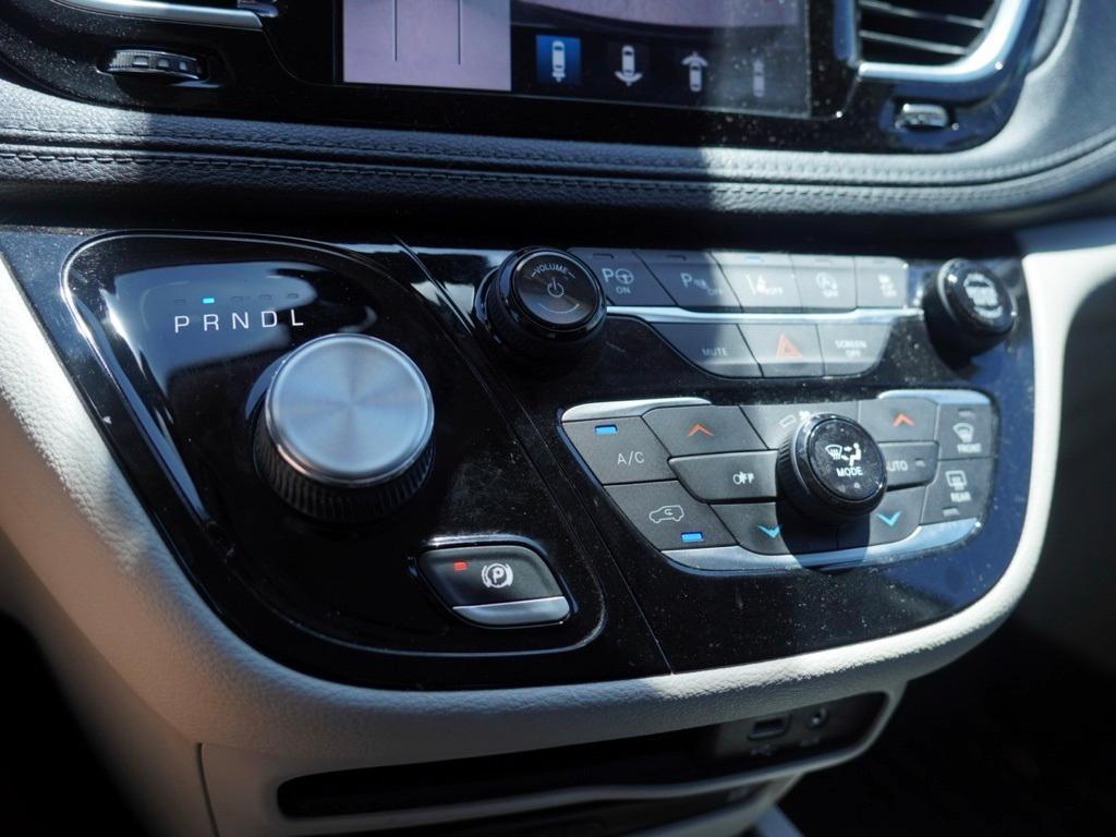 used 2020 Chrysler Pacifica car, priced at $20,551