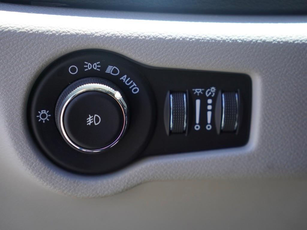 used 2020 Chrysler Pacifica car, priced at $20,551