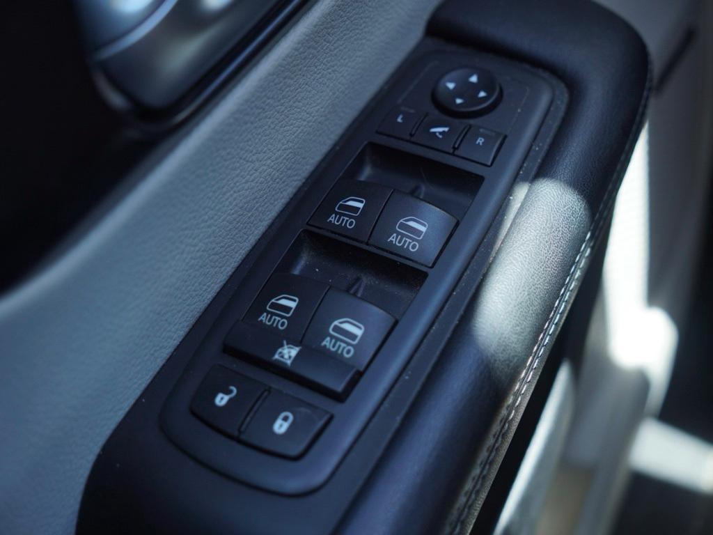 used 2020 Chrysler Pacifica car, priced at $20,551