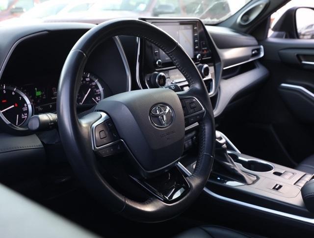 used 2021 Toyota Highlander car, priced at $28,826