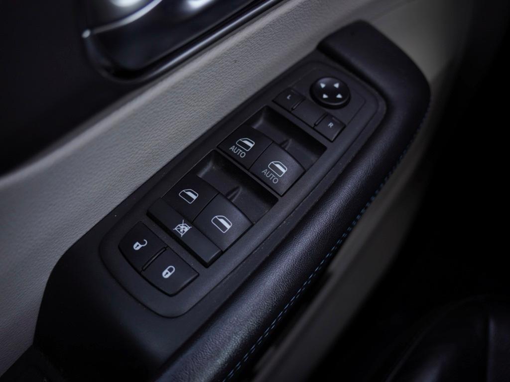 used 2021 Chrysler Pacifica Hybrid car, priced at $25,995