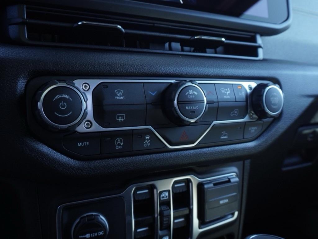 new 2025 Jeep Gladiator car, priced at $34,243