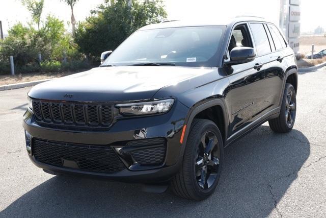 new 2025 Jeep Grand Cherokee car, priced at $38,325