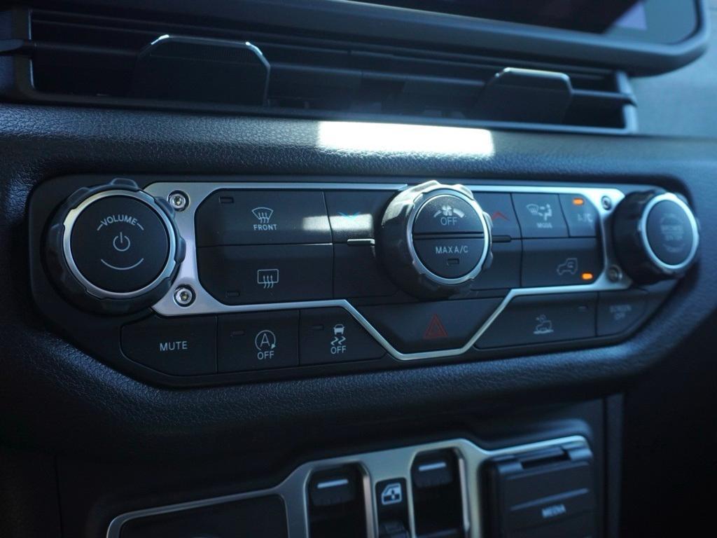 new 2025 Jeep Gladiator car, priced at $34,243