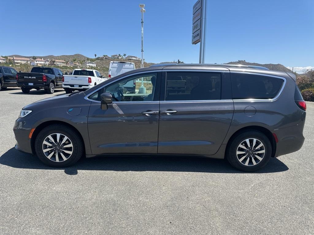 used 2021 Chrysler Pacifica Hybrid car, priced at $25,995