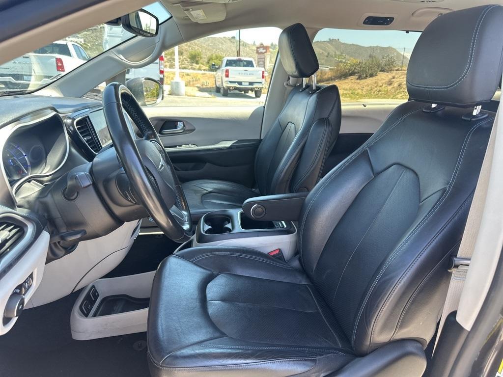 used 2021 Chrysler Pacifica Hybrid car, priced at $25,995