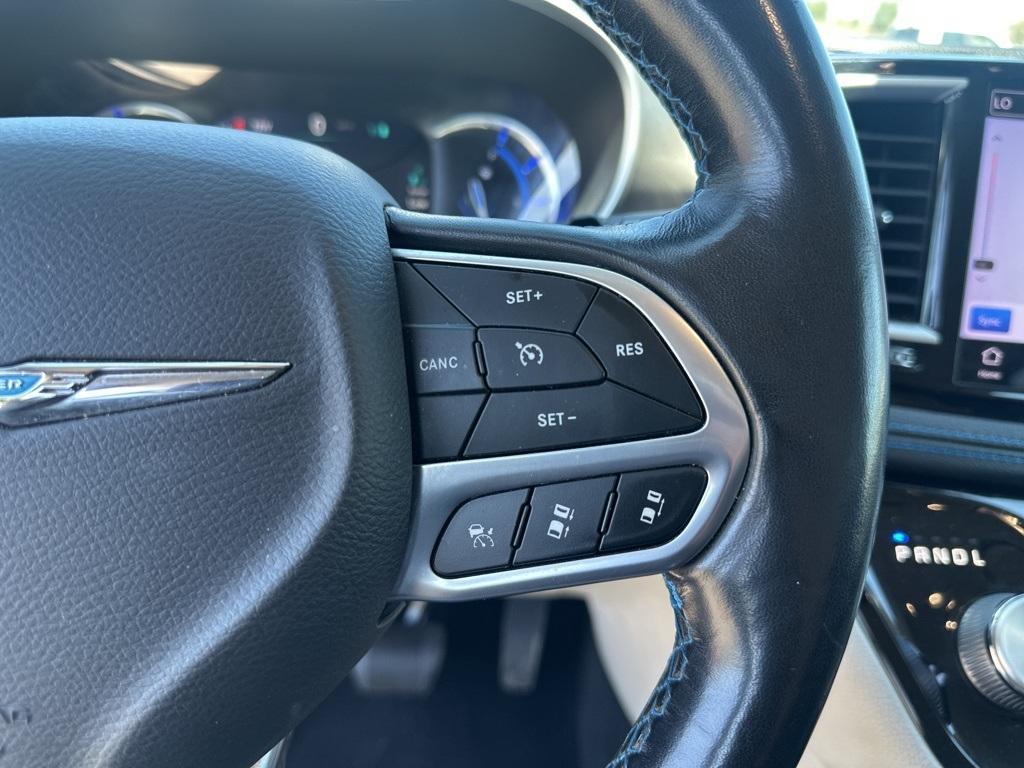 used 2021 Chrysler Pacifica Hybrid car, priced at $25,995